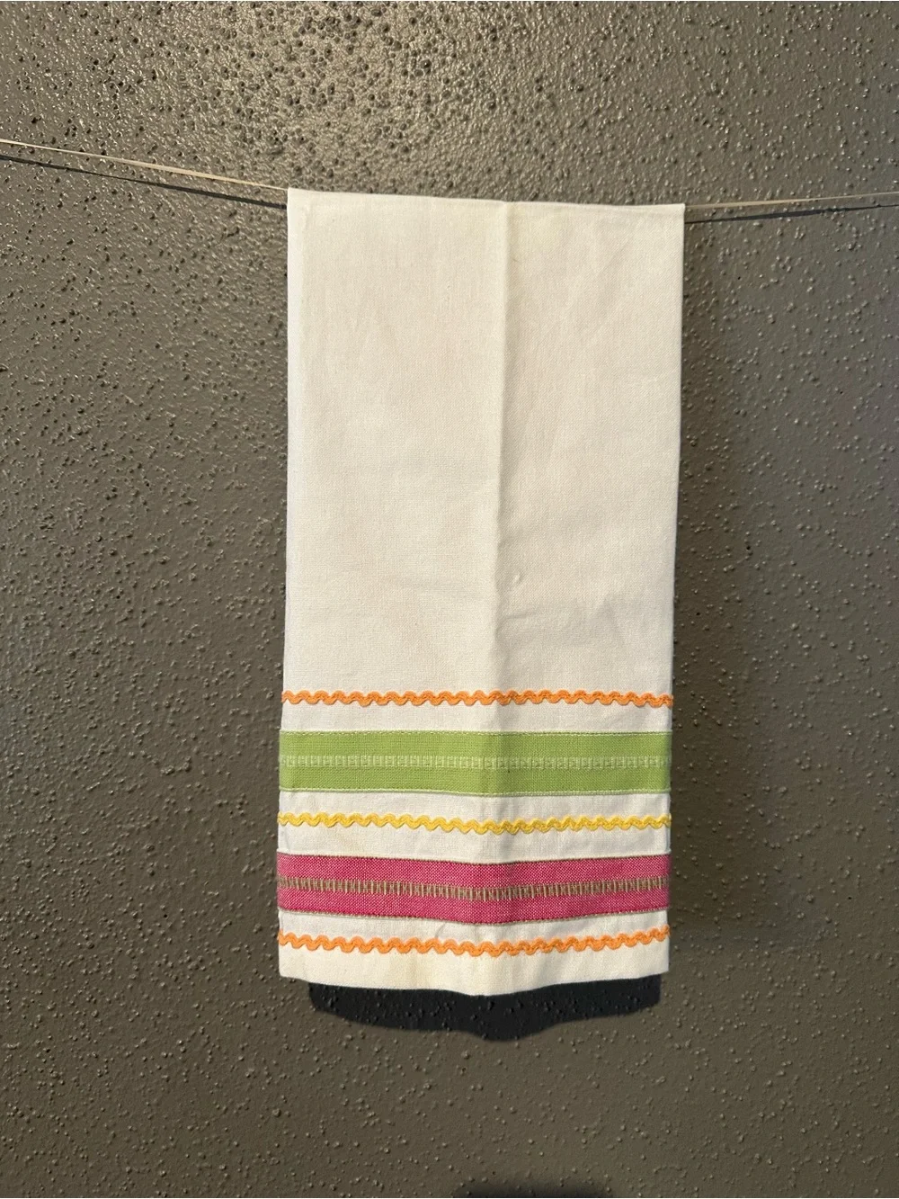 Crate&Barrel Jardin Ribbon Dishtowel